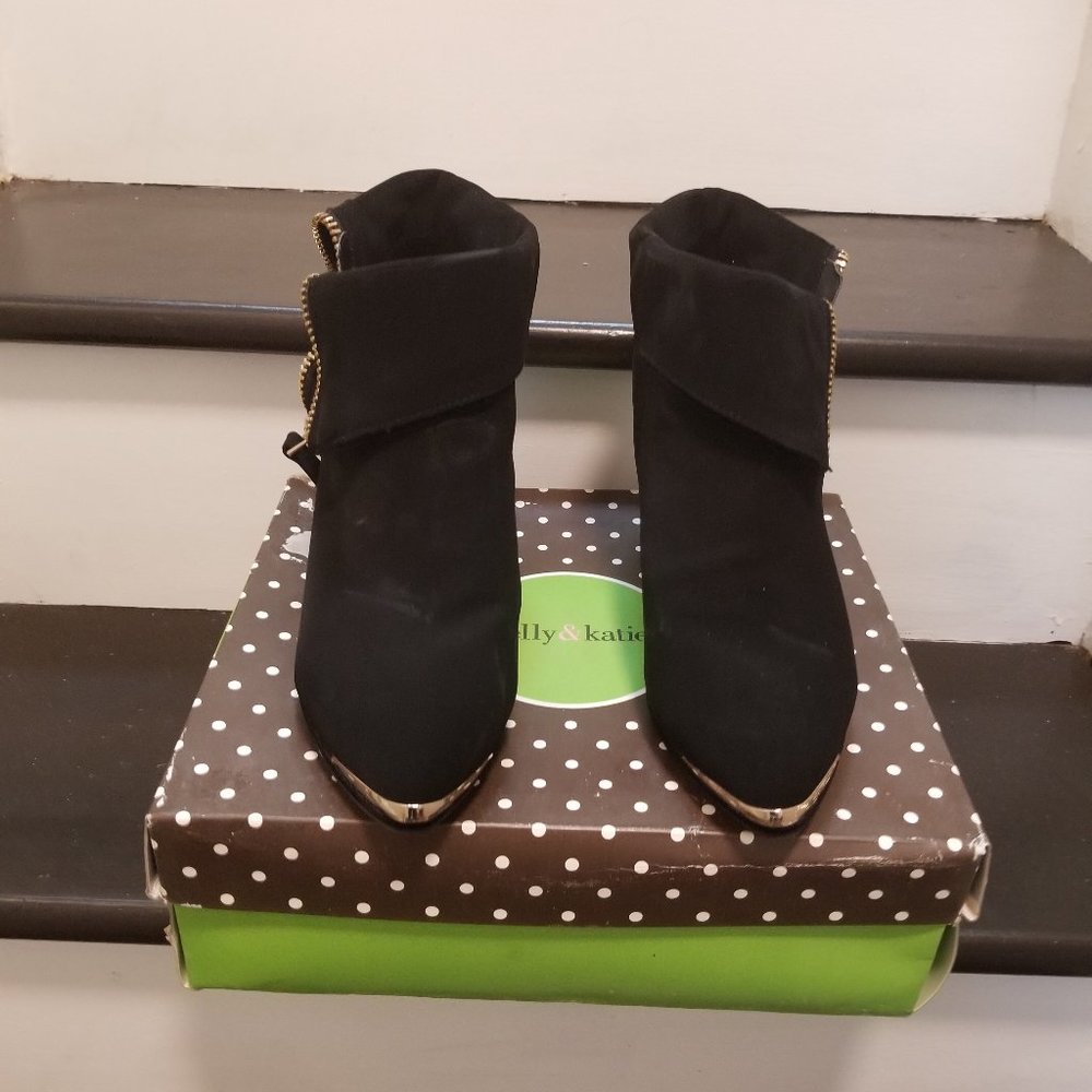 KELLY & KATIE ANKLE BOOTS